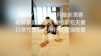 高颜值美女没想到是个M母狗，扩张器极限虐阴后庭都撑爆了，无比粉嫩插入淫汁源源不断流出