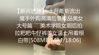 《极品CP魔手外购》价值千元坑神巨作！商场全景特写镜头偸拍女卫超多小姐姐方便~有极品美女各种性感大屁股视觉盛宴 (2)