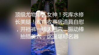 近距离偷拍粉色长裤美女的木耳可真黑