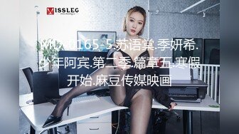 白旗袍肥臀的女上骑乘