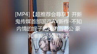 ktv唱完歌把老婆和她闺蜜带回去双飞