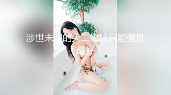 女友疯狂的吸舔我的鸡巴和蛋蛋