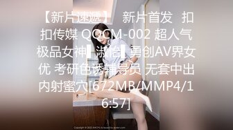 写字楼女厕白T恤黑紧身裤长发美妞 鲜肥的无毛馒头穴馋得流口水