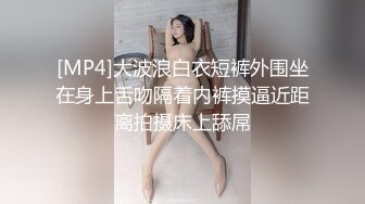 极品黑丝御姐的诱惑，全程露脸大秀直播，逼逼上带着阴环小铃铛，裸舞诱惑淫声荡语，道具抽插高潮喷水不止