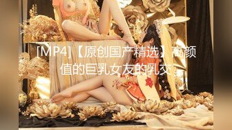 -如狼似虎之年的性饥渴的骚妇 酒店和3男大战 奇骚无比