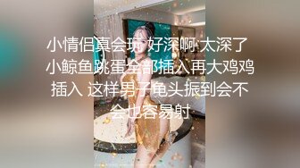 牛逼啊！厕拍玩出了新高度 美女在里面尿尿大神脱光了衣服在隔板外打飞机