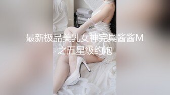 每天早上醒了就开始自慰的乖乖女大，忍着不敢发出声音