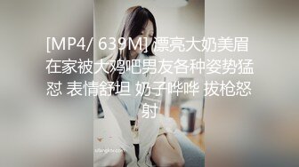 骚逼女友~晚上下班回来，像着了魔一样~衣服来不及脱，扑上来捉住我的鸡儿使劲在这里吃又舔~看她吃的骚劲~心里特刺激过瘾！！