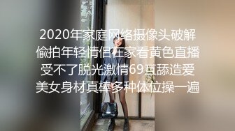 双马尾白虎小美女边玩手机边啪啪啪