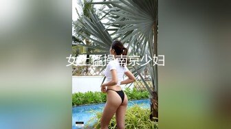 大奶良家风骚小少妇，肤白貌美身材好，全裸露脸跟狼友撩骚互动激情，掰开干净的逼逼给狼友看淫水流出好刺激