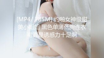 大屌男一龙三凤玩4P 三女排成一排翘臀骚穴中出连发内射