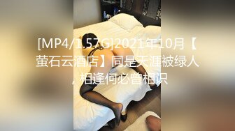 国产CD系列润儿3 双妖服侍土豪玩3P 口硬了以后被抱着腰猛烈后入 射了还要看着拔出来