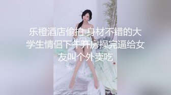 几个女人一起跳裸体热舞