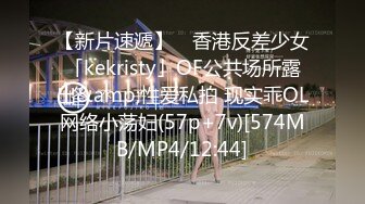 漂亮少妇偷情车震  真骚 边操边舔男子奶头 被美女回头发现了 视频有完整车牌 白色起亚