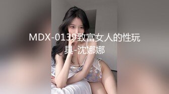 爬窗偷窥隔壁小少妇洗香香