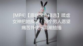 JK装金发小姐姐！撩起裙子没穿内裤！无毛骚穴揉搓，跳蛋塞入按摩器震动，爽的浪叫呻吟