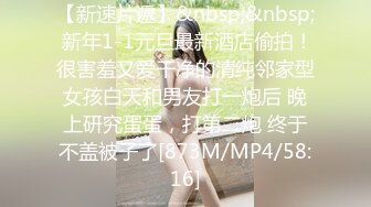 光天化日最激情的户外啪啪，乡间小路全裸捏着奶子爆草后入，无视旁边放羊经过的大爷和过路看客，最后口爆吞精