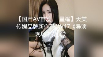 白嫩清纯的妹子，白制服下没穿内裤