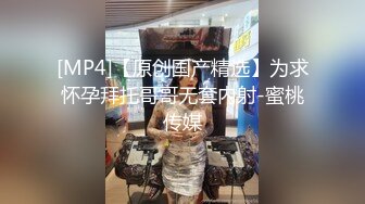 边听音乐跟着节奏不停地猛插骚老婆