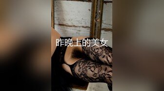 绿奴舔脚、跪看边看绿主操老婆边自己打飞机