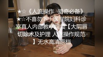 床上的极品诱惑，露脸性感风骚跟大哥啪啪激情，口交大鸡巴样子好骚，让大哥吃奶道具玩逼舔脚后入爆草抽插