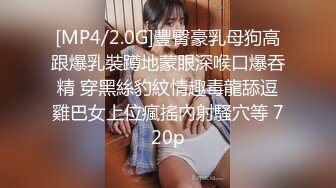 【爱涩梨】新流出良家人妻漂亮小少妇，粉嫩白皙，家中约炮，白虎粉穴，床上床下两个人，反差感极强！