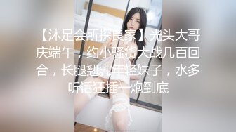 高颜值00后年轻小情侣居家啪啪,妹子拿着手机和同学聊天,下面男友奋力抽送,真刺激