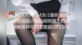 诱人的轻熟女勾搭在家的老公公，露脸床上被公公玩奶子压在身下激情抽插，叫声好骚貌似被内射，精彩不要错过