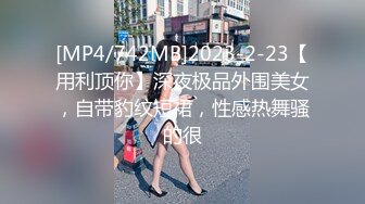 【新片速遞 】抄底跟小男友逛街的漂亮美眉 透明蕾丝花内内真性感 逼毛忽隐忽现 屁屁很饱满 [224MB/MP4/02:25]