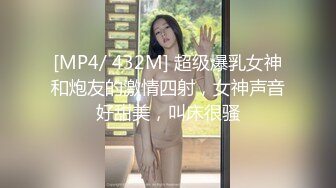 很火的家庭摄像头，美艳少妇和妈妈睡觉，少妇没有孩子打扰睡得很香甜，臀部性感死啦！妈妈没穿内裤睡觉，漏光啦！