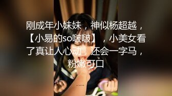 ⚫️⚫️美女如云商场女厕近景特写偸拍超多极品小姐姐方便，先拍私处在同步露脸全身，赏脸赏B视觉盛宴