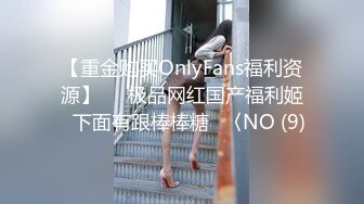 [MP4/ 1.63G] 渣女来袭高颜值女神情趣装诱惑，露脸跟大哥户外车震啪啪，站着尿尿深喉大鸡巴让大哥车上车下爆草