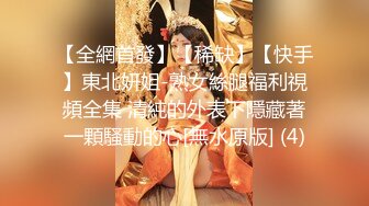 天气渐热，两个轻熟中年大姐奋力表演，满头大汗，摸完洗洗澡