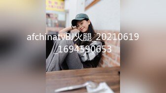 眼镜妹子，苗条身材贫乳，给年轻小哥哥打飞机口交，女上位无套抽送，体外射精