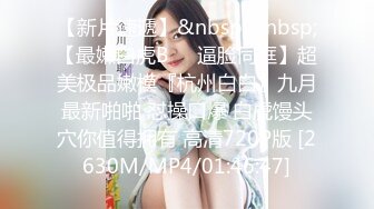 迷人的小少妇全程露脸跟狼友互动撩骚，慢慢脱光揉捏骚奶子，嘴里叼着内裤用黄瓜道具抽插骚穴浪叫呻吟不止