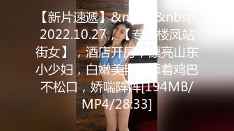 甜美邻家小妹妹！娇小身材全裸自慰！揉搓贫乳多毛小穴，翘起屁股拍打，浪叫呻吟很是诱惑