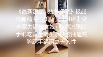 潜入办公楼偷拍公司里的美女财务