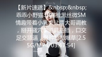 商场一路跟踪抄底短裙美少妇骚丁都被夹到B缝里去了就像没穿内裤一样