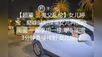 《极限??偸拍》商场女性服饰店试衣间移动偸拍多位美眉来买圣诞装扮 巨乳妹做完SPA洗澡换衣