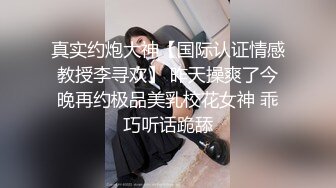 美容院女厕偷拍美女医师上厕所❤️把自己的嫩逼保养得真好