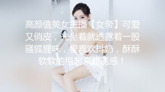 一王两后，帝王般享受！难得一见OF无敌巨乳大奶牛【hhh1231】最新啪啪长视频，肏一个手还玩一个，双波霸玩到虚脱 (15)