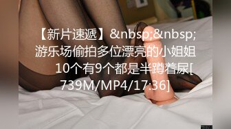 练瑜伽的嫩嫩小美女，上前抱住爱抚揉捏，戴上硕大假鸡巴深入逼穴抽插吟叫刺激