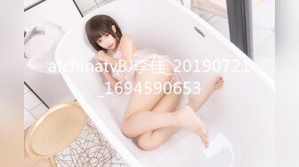 [MP4/ 1022M]&nbsp;&nbsp; 时尚黑框眼镜美女3P俩胖哥,颜值不错,后入插入,表情逐渐失真